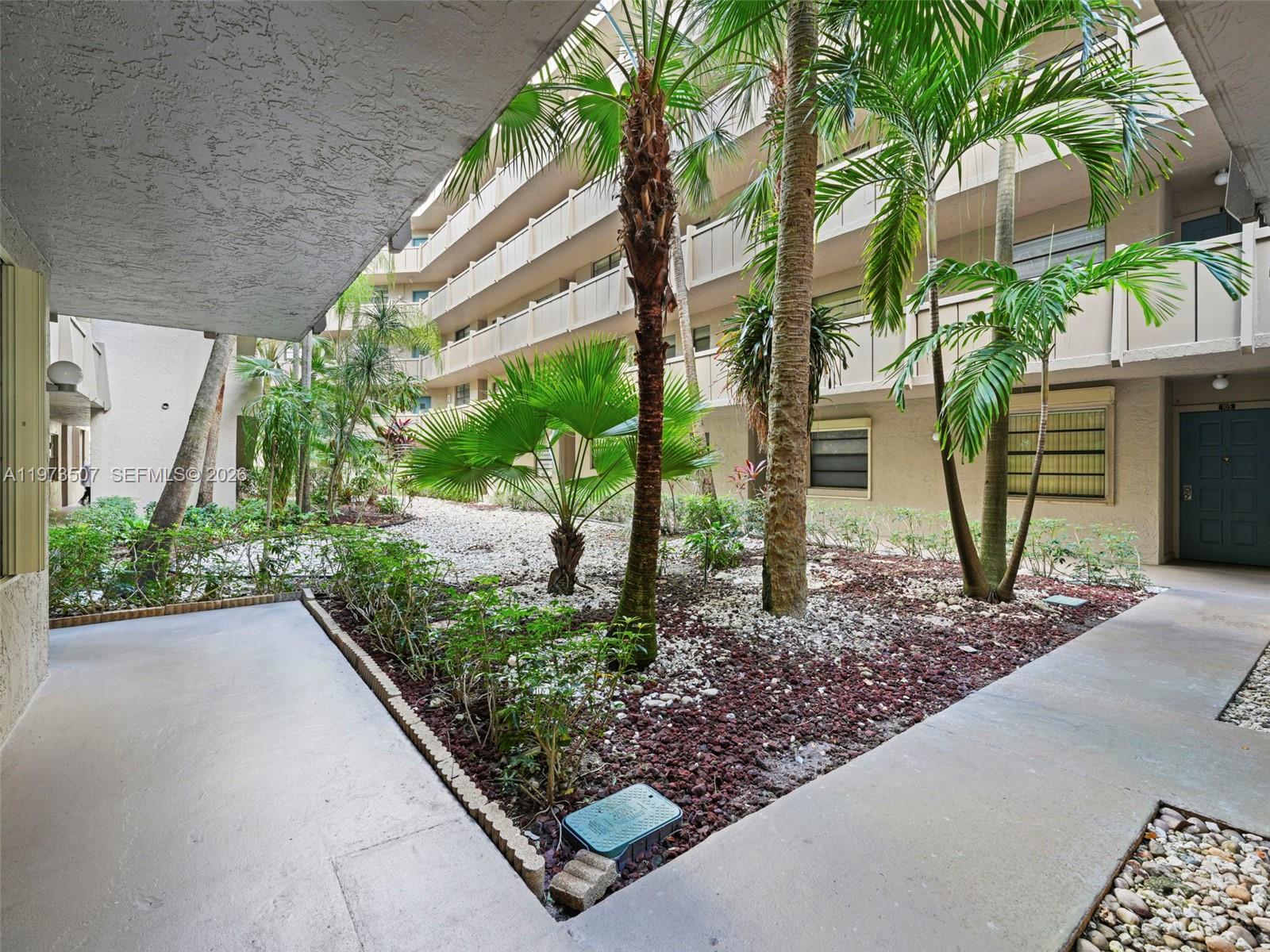 901 Colony Pt Cir #304 Pembroke Pines, FL 33026