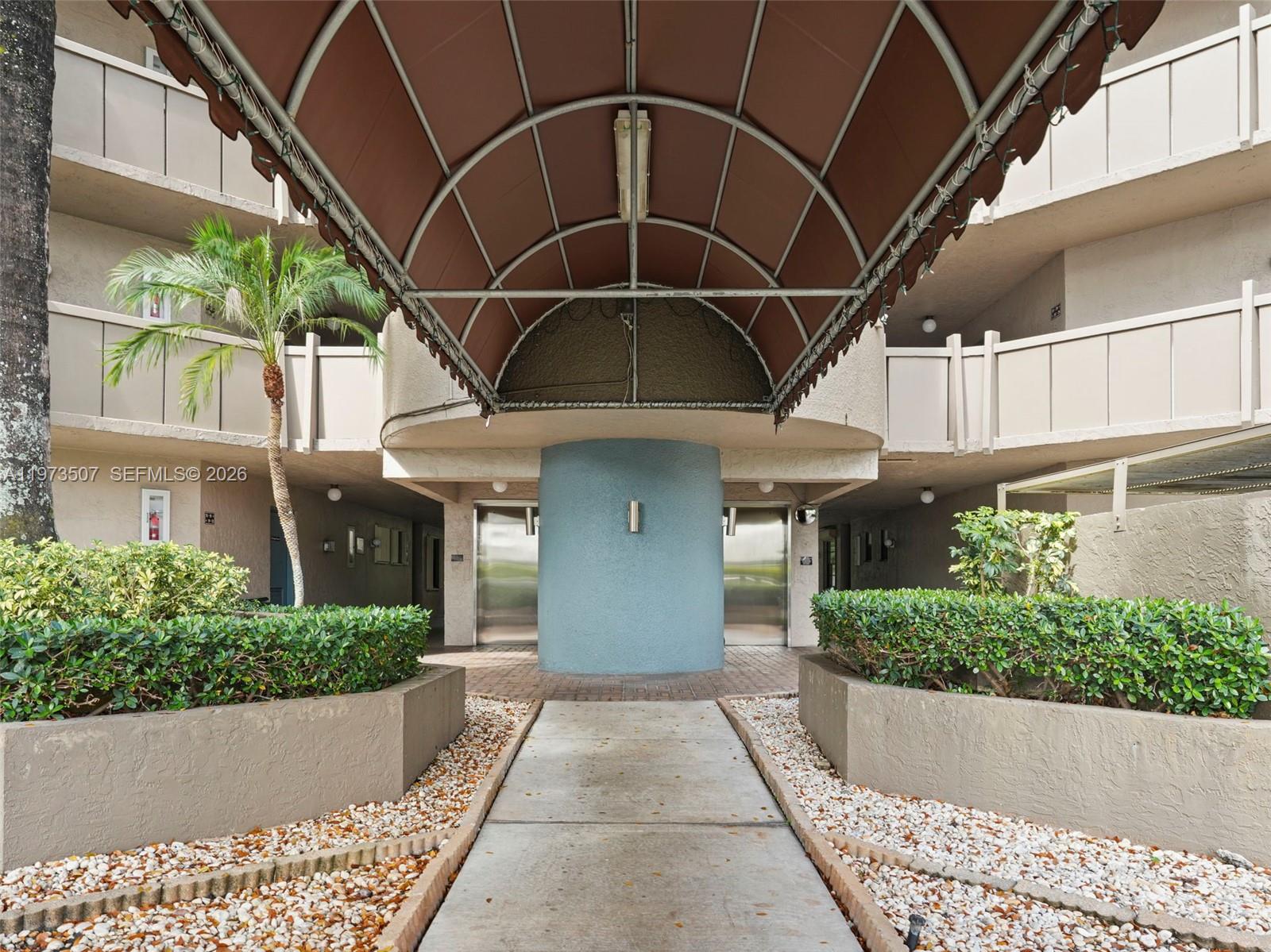 901 Colony Pt Cir #304 Pembroke Pines, FL 33026