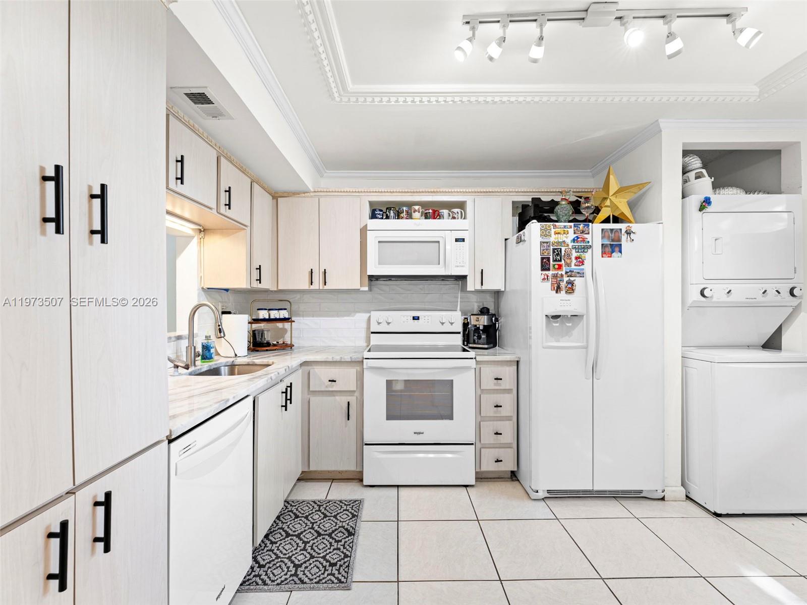 901 Colony Pt Cir #304 Pembroke Pines, FL 33026