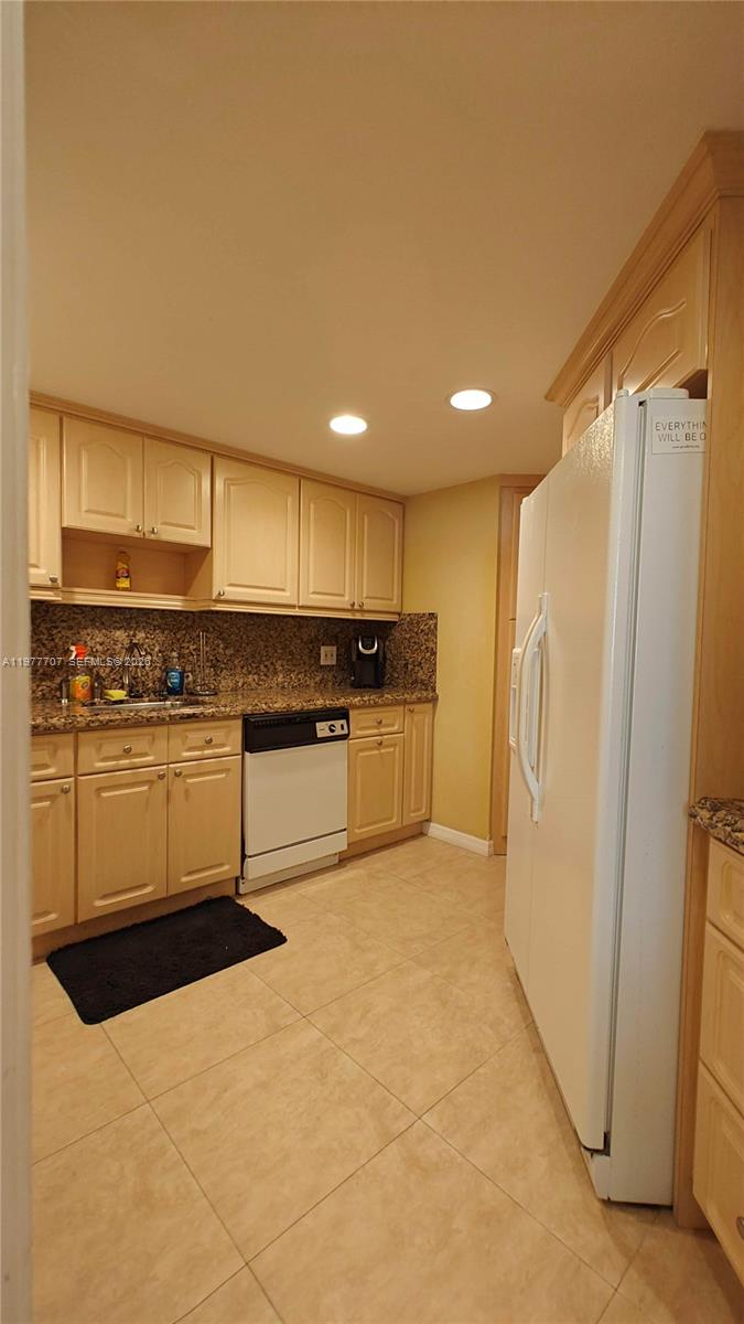 825 Brickell Bay Dr #841 Miami, FL 33131