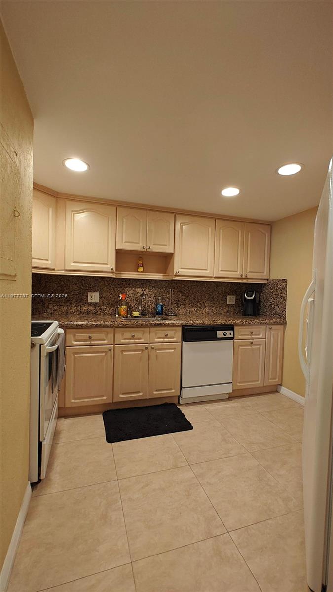 825 Brickell Bay Dr #841 Miami, FL 33131