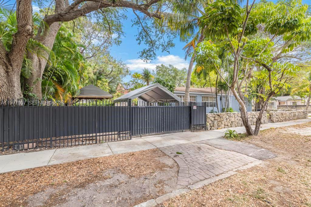 2301 Tequesta Ln Coconut Grove, FL 33133