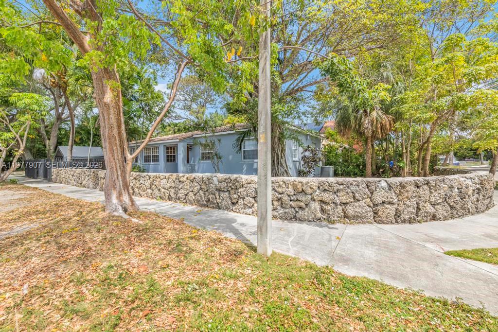 2301 Tequesta Ln Coconut Grove, FL 33133