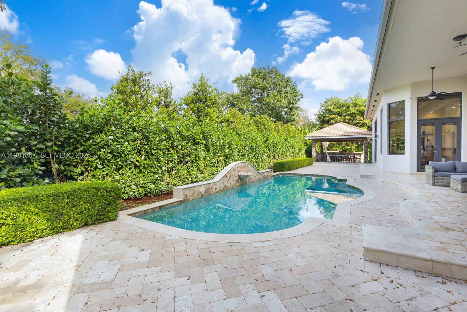 7140 SW 70th Ave Miami, FL 33143