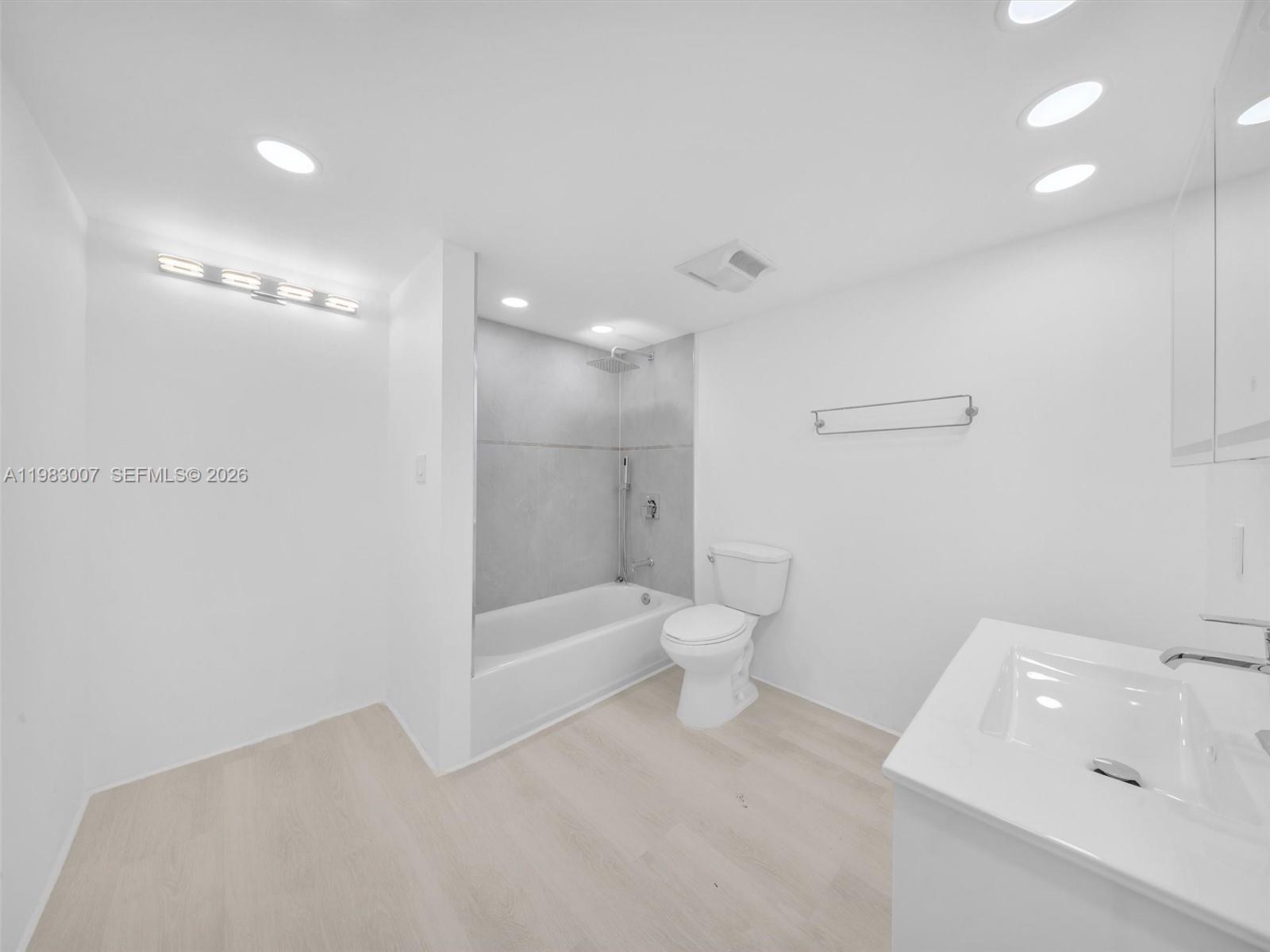 301 174th St #1818 Sunny Isles Beach, FL 33160