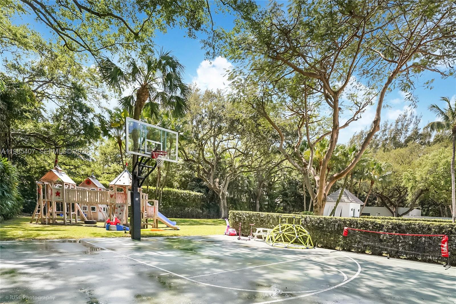 4550 Sunset Dr Coral Gables, FL 33143