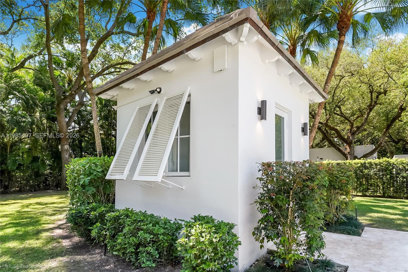 4550 Sunset Dr Coral Gables, FL 33143