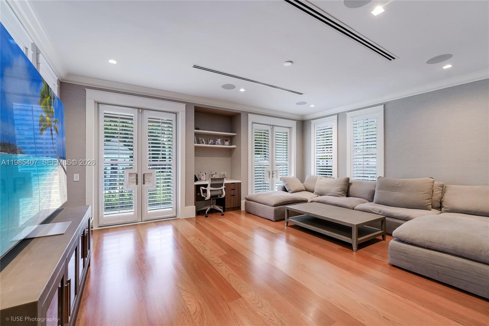 4550 Sunset Dr Coral Gables, FL 33143