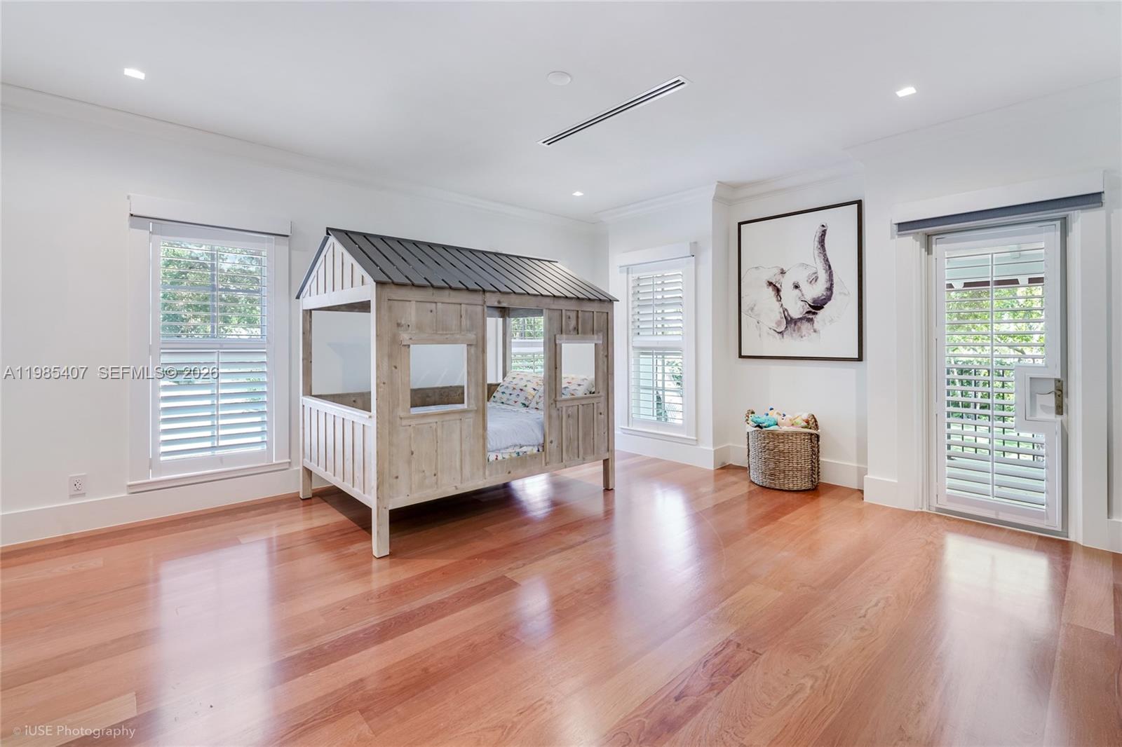 4550 Sunset Dr Coral Gables, FL 33143