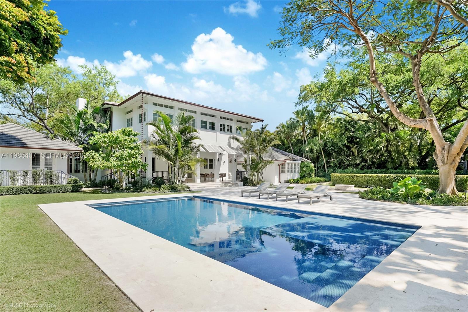 4550 Sunset Dr Coral Gables, FL 33143