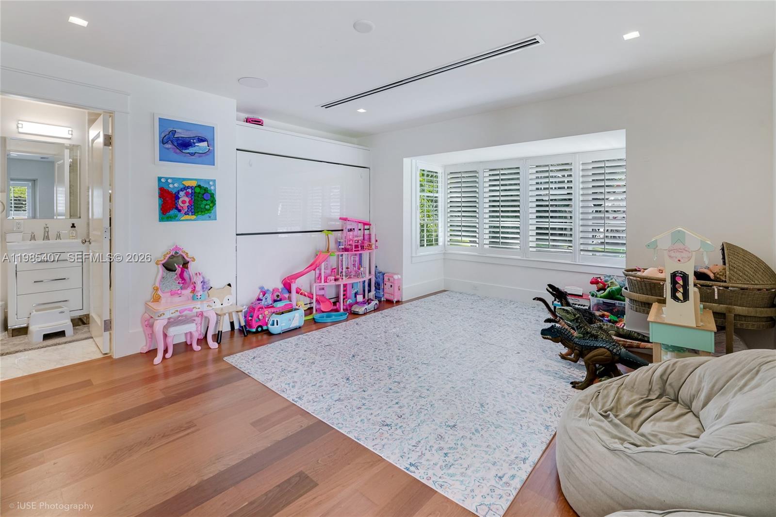 4550 Sunset Dr Coral Gables, FL 33143