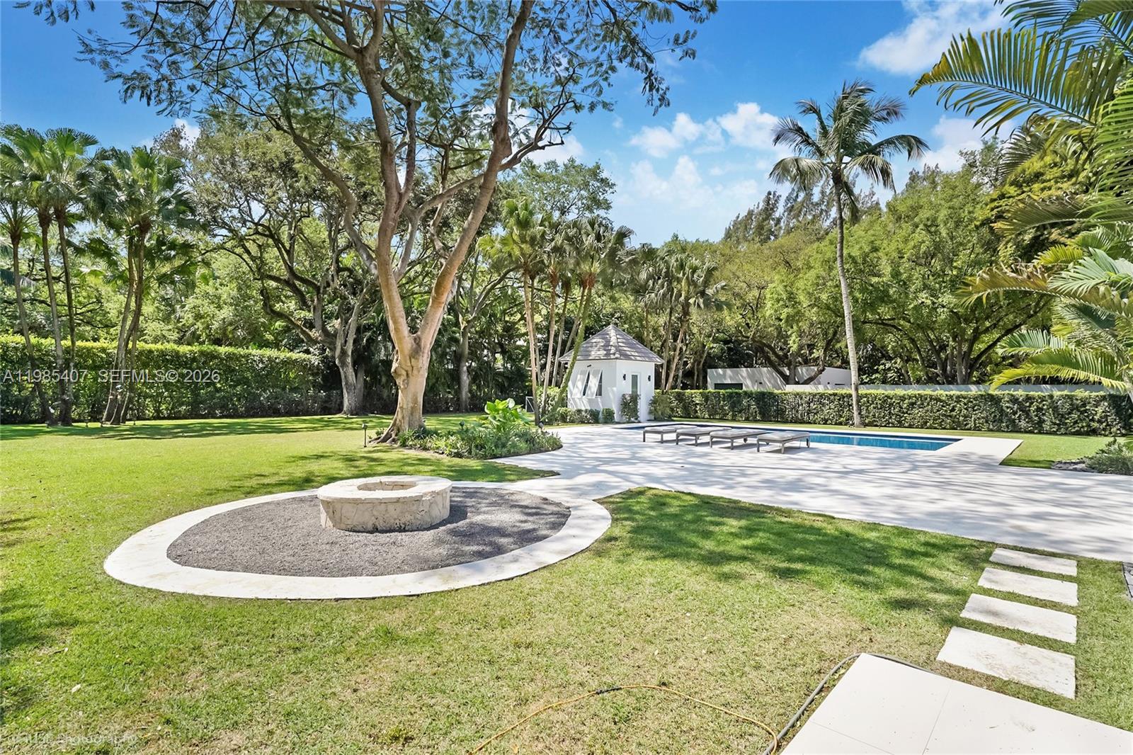 4550 Sunset Dr Coral Gables, FL 33143