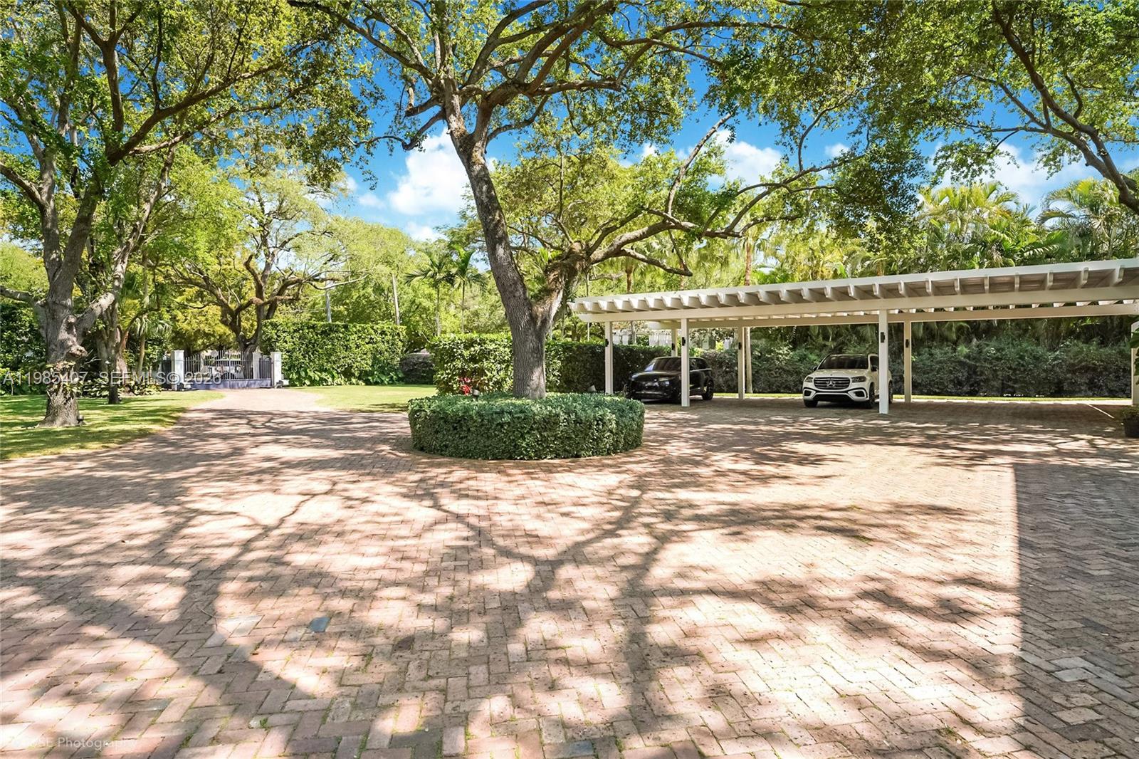 4550 Sunset Dr Coral Gables, FL 33143