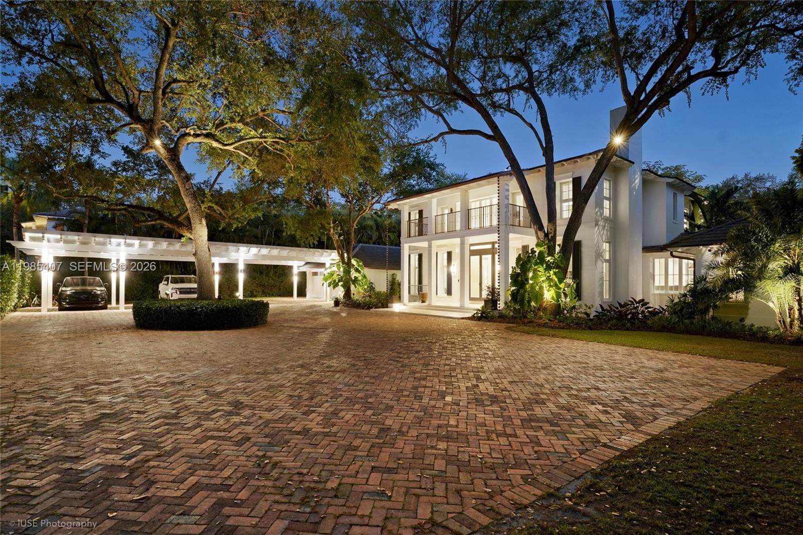 4550 Sunset Dr Coral Gables, FL 33143