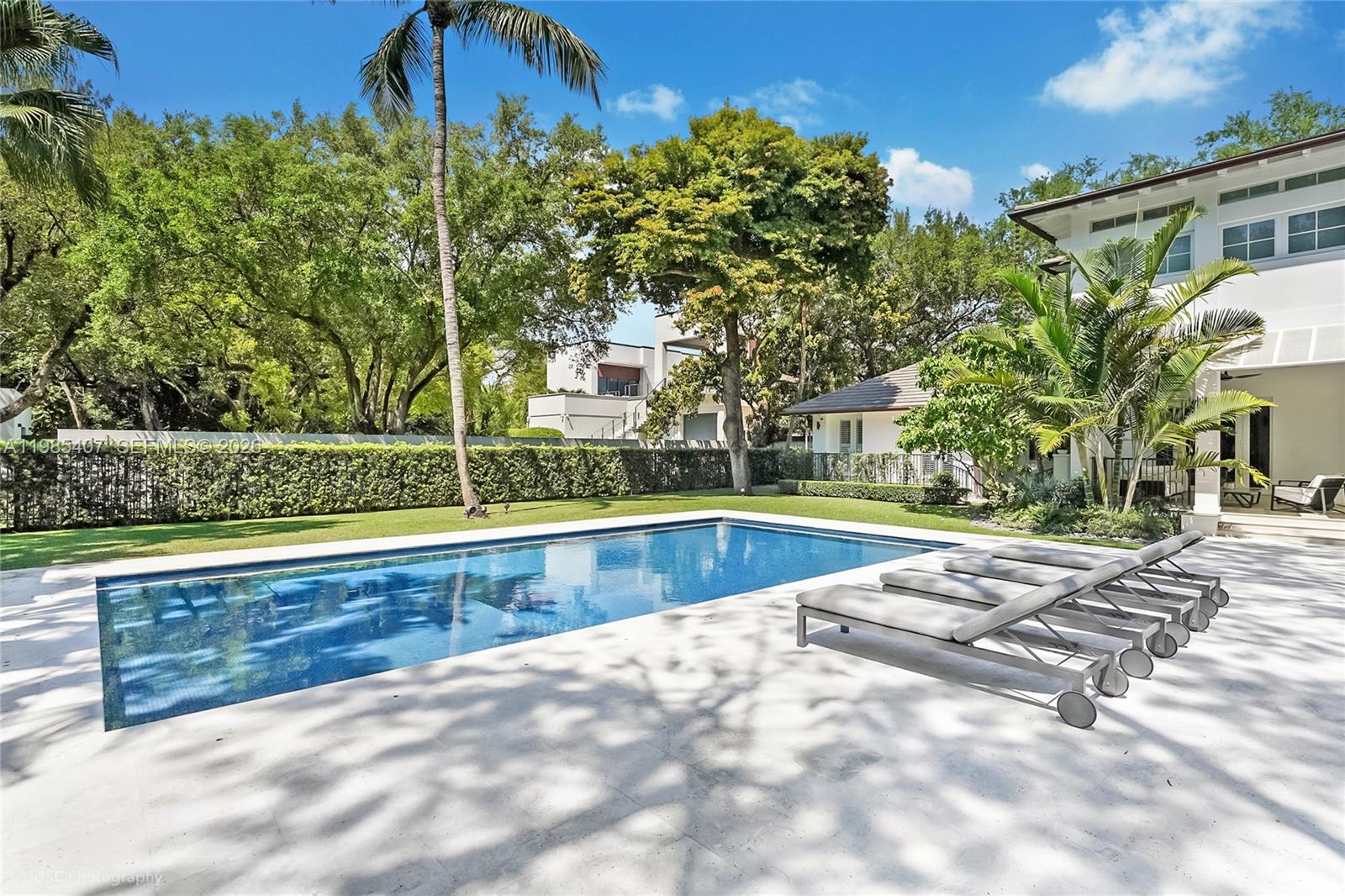 4550 Sunset Dr Coral Gables, FL 33143