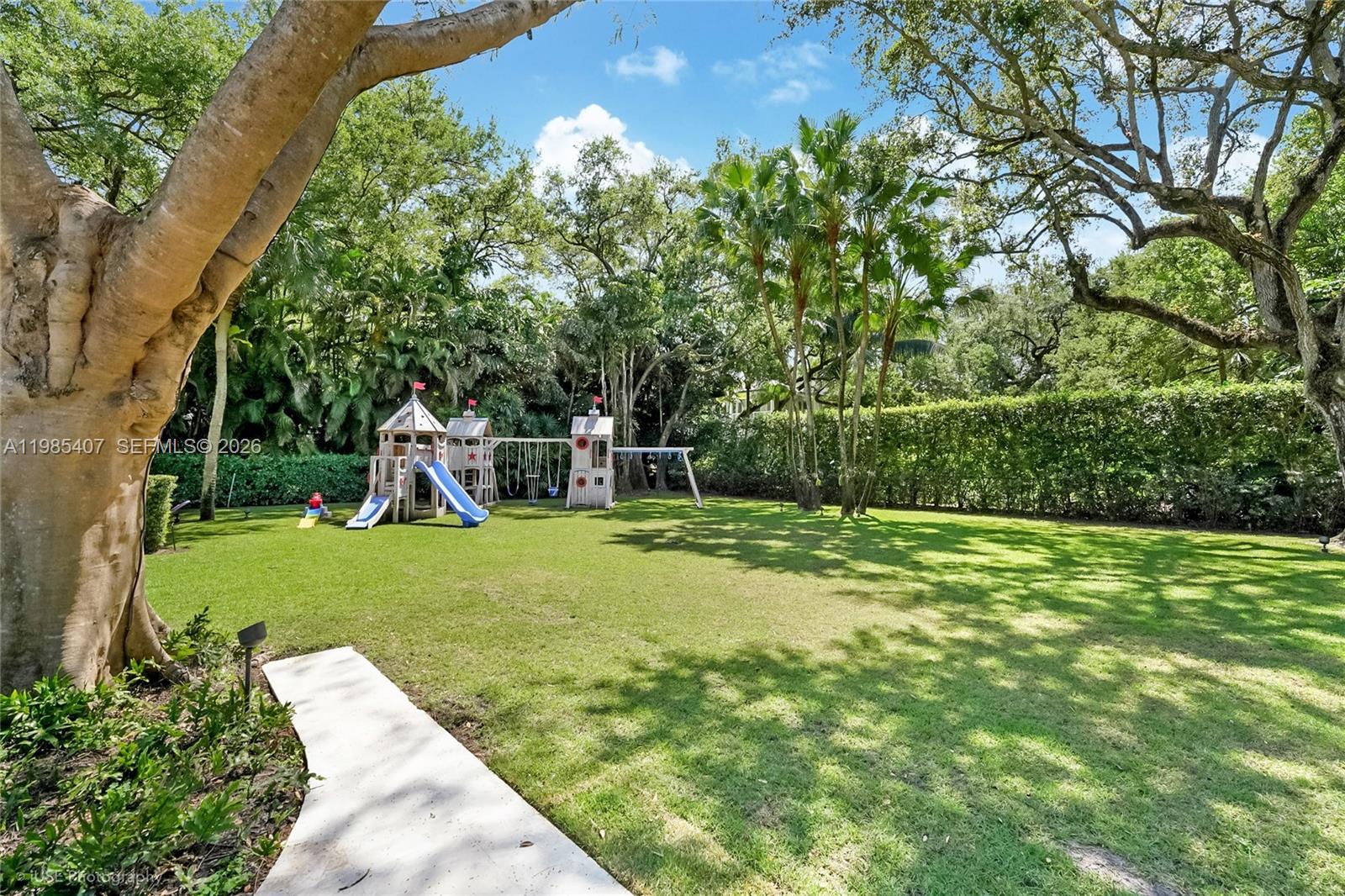 4550 Sunset Dr Coral Gables, FL 33143