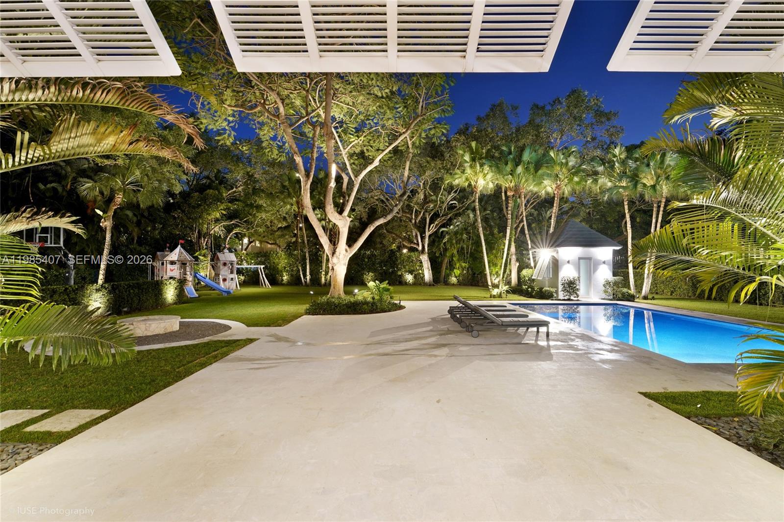 4550 Sunset Dr Coral Gables, FL 33143