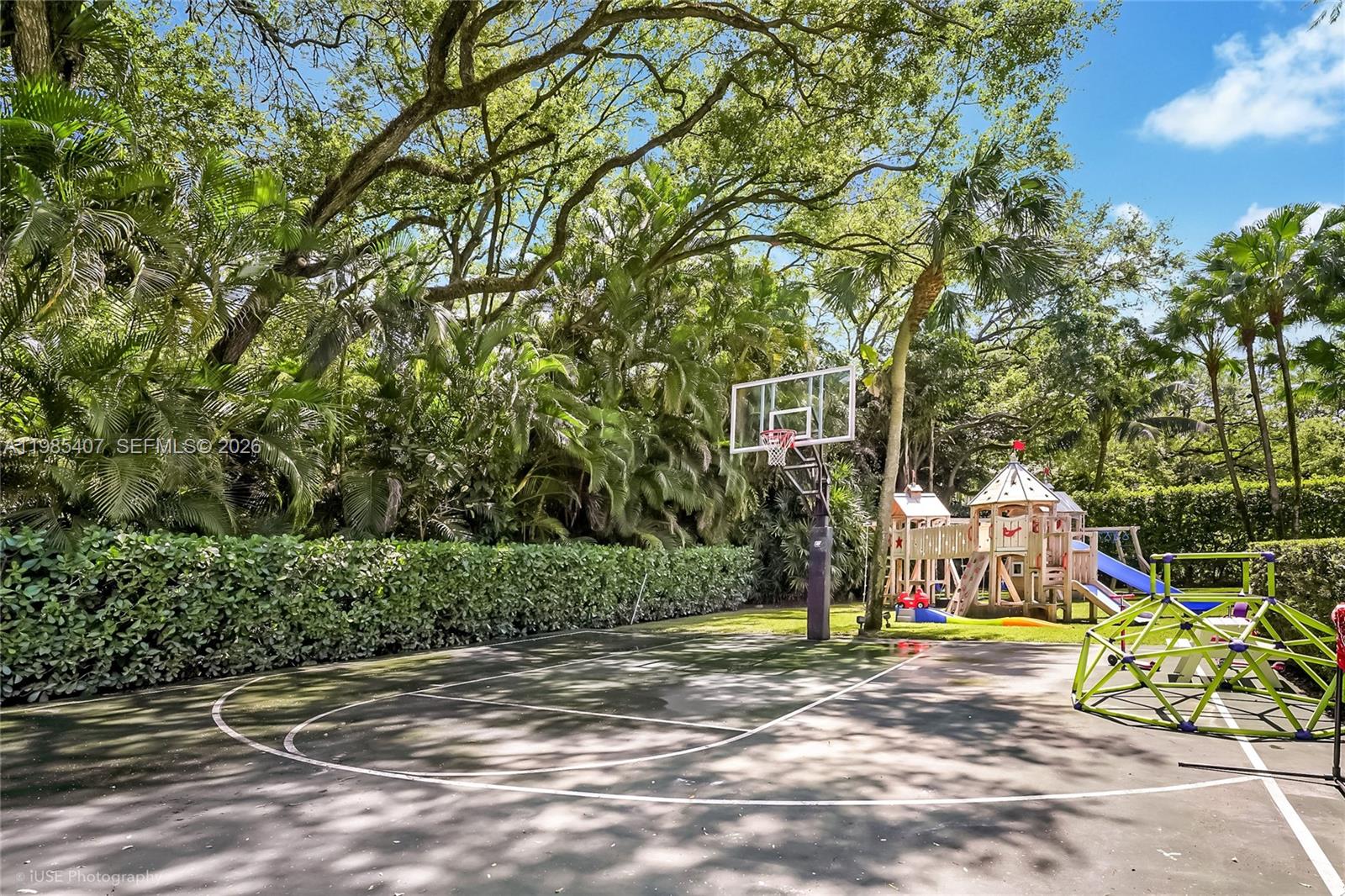 4550 Sunset Dr Coral Gables, FL 33143