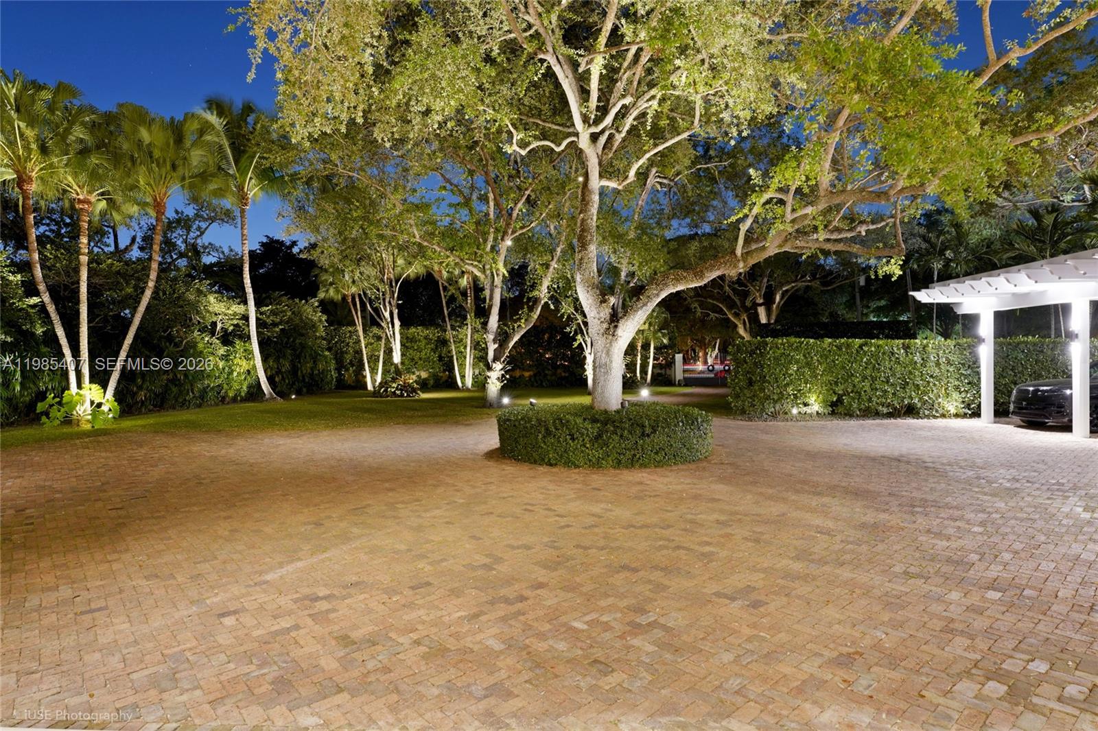 4550 Sunset Dr Coral Gables, FL 33143