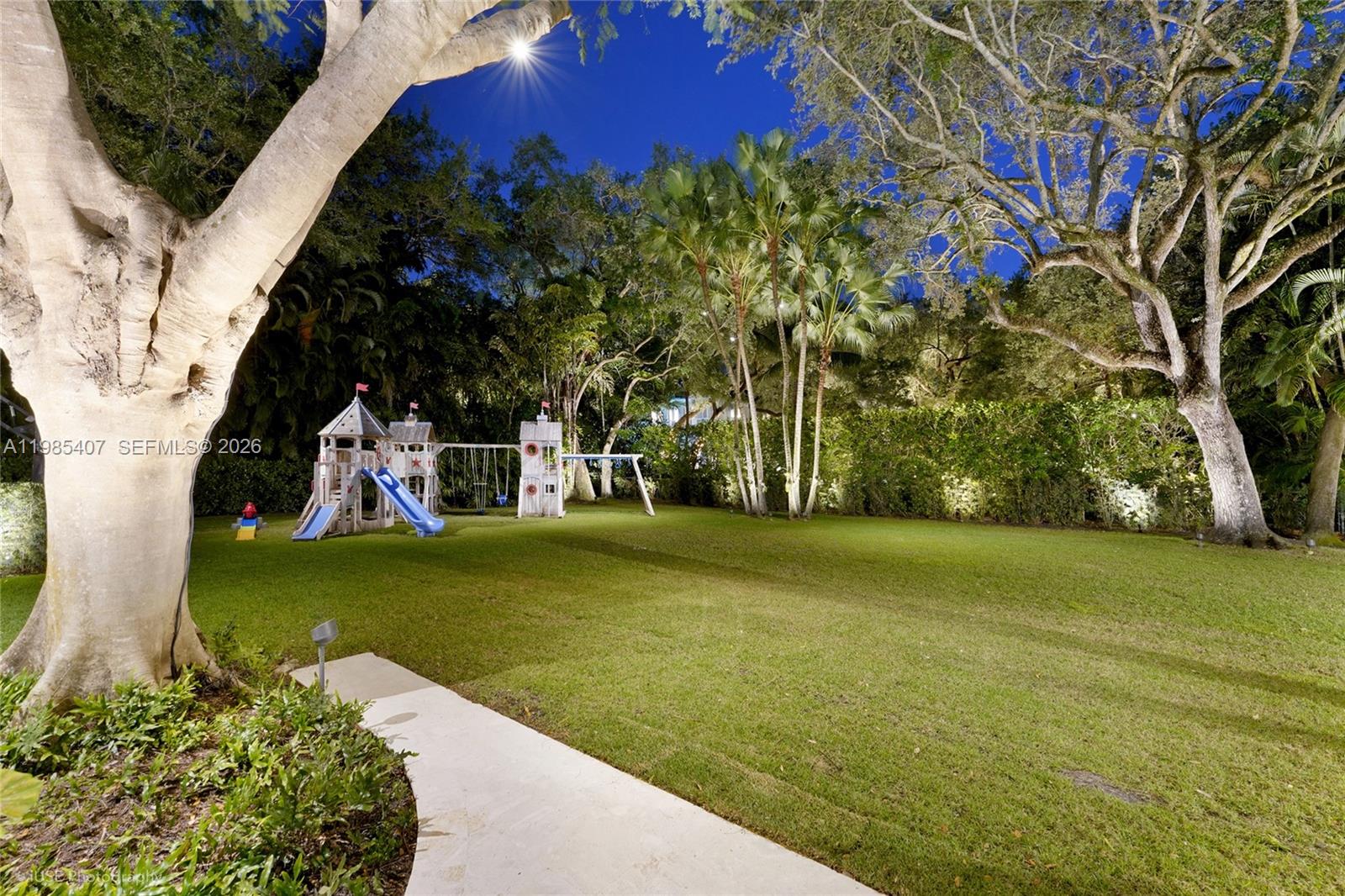 4550 Sunset Dr Coral Gables, FL 33143