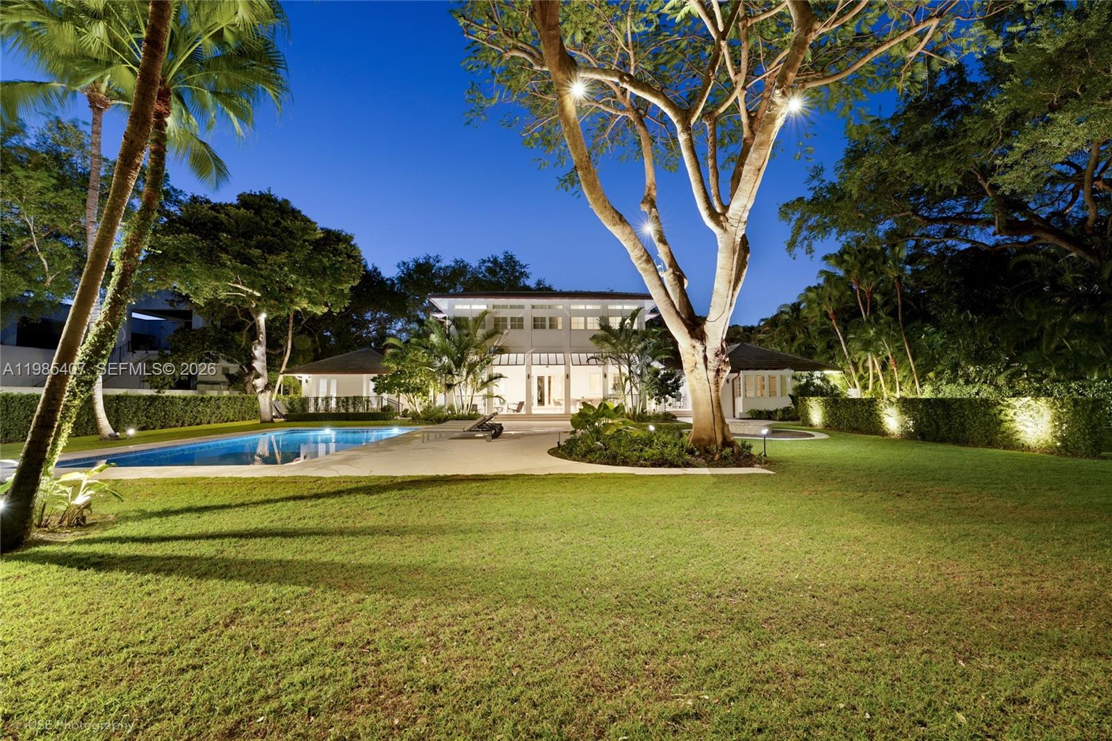 4550 Sunset Dr Coral Gables, FL 33143