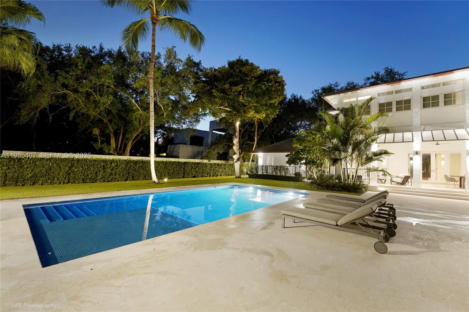 4550 Sunset Dr Coral Gables, FL 33143