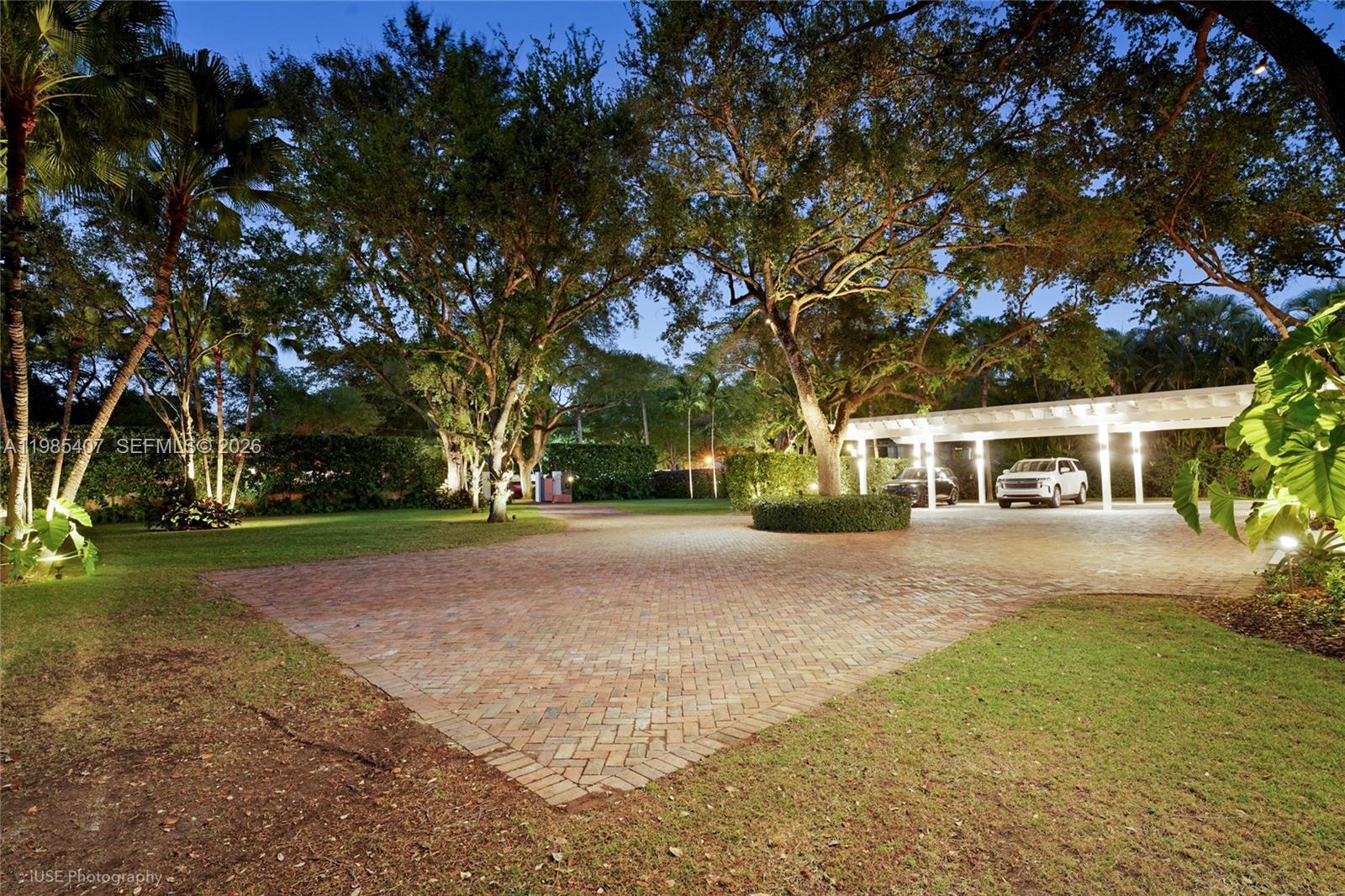 4550 Sunset Dr Coral Gables, FL 33143