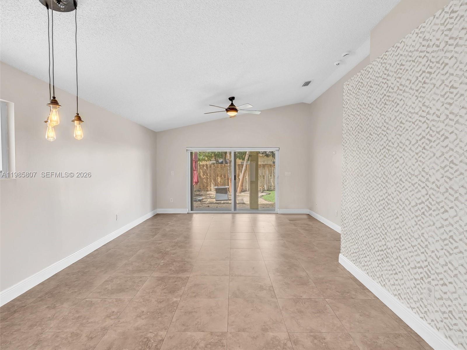 1208 NW 170th Ave Pembroke Pines, FL 33028