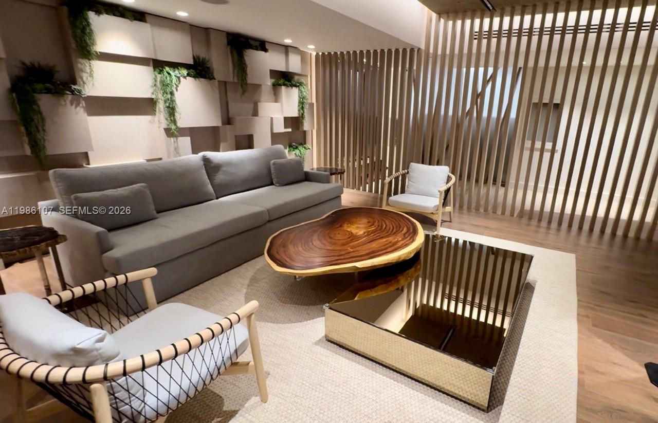 2301 Collins Ave #931 Miami Beach, FL 33139