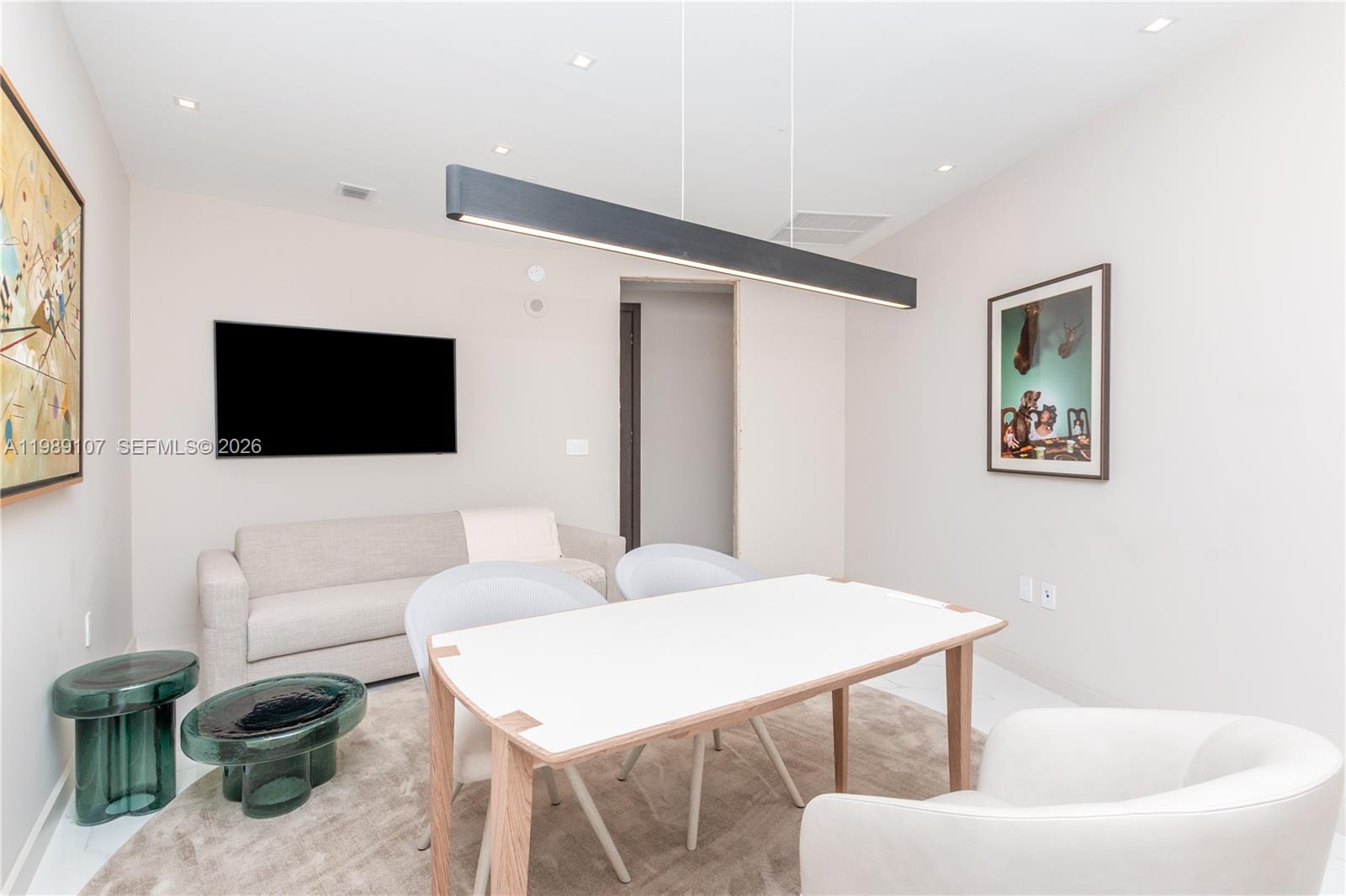 851 NE 1st Ave #PH 4611 Miami, FL 33132