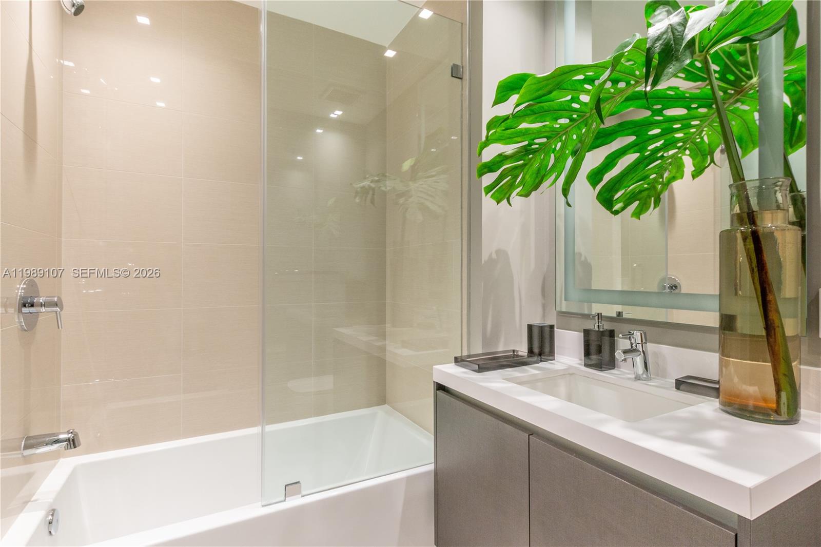 851 NE 1st Ave #PH 4611 Miami, FL 33132