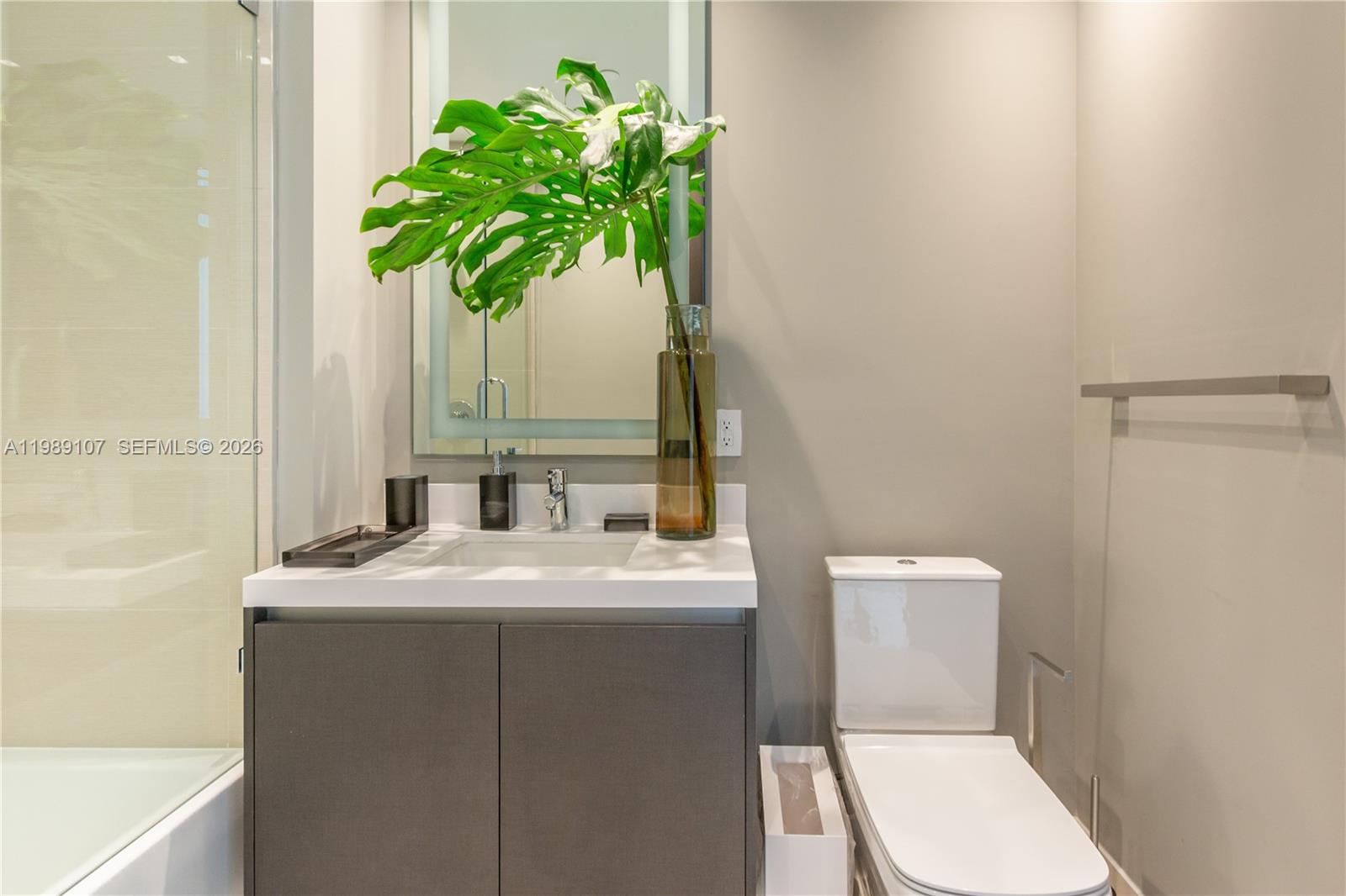 851 NE 1st Ave #PH 4611 Miami, FL 33132