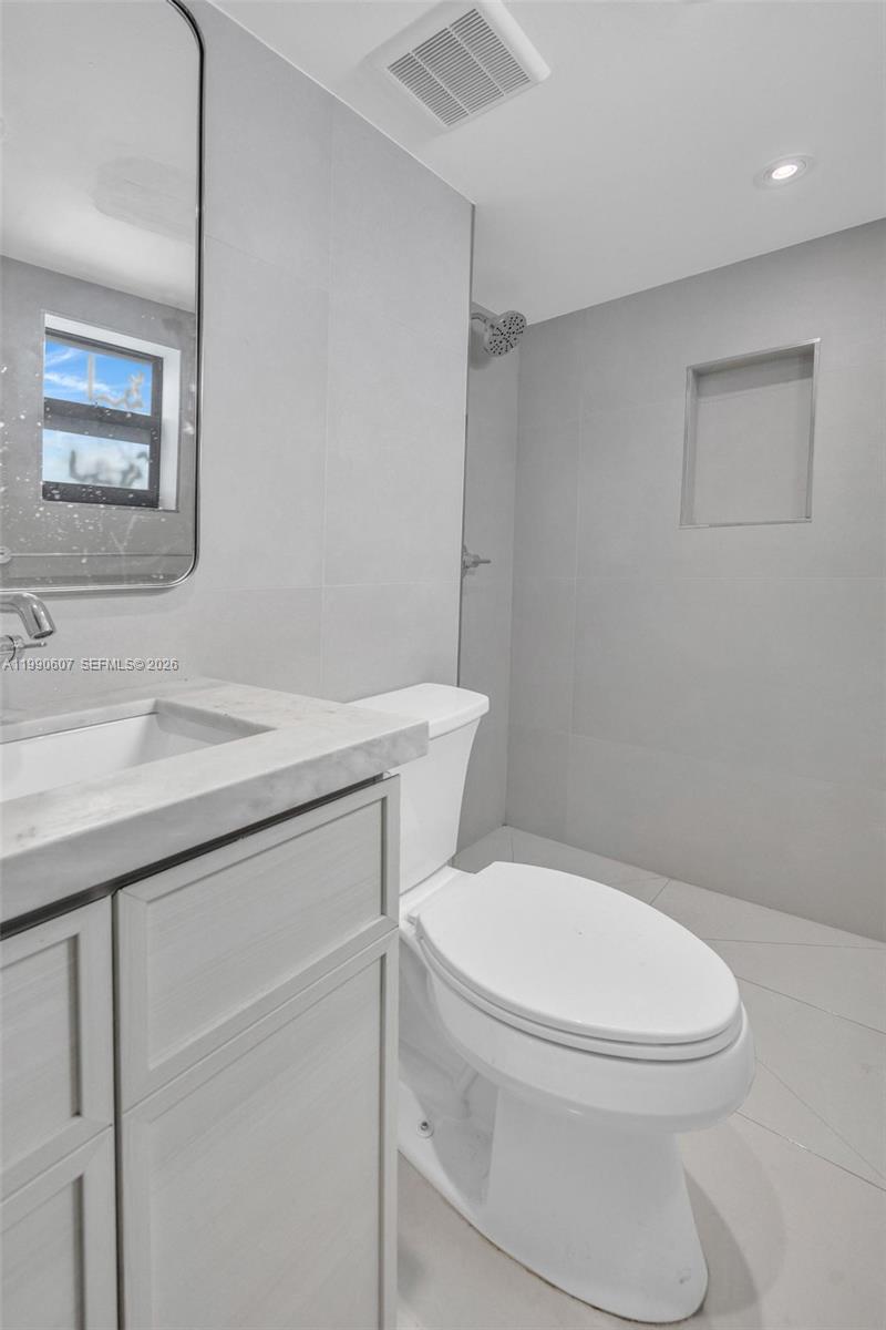 880 NE 72nd Ter Miami, FL 33138