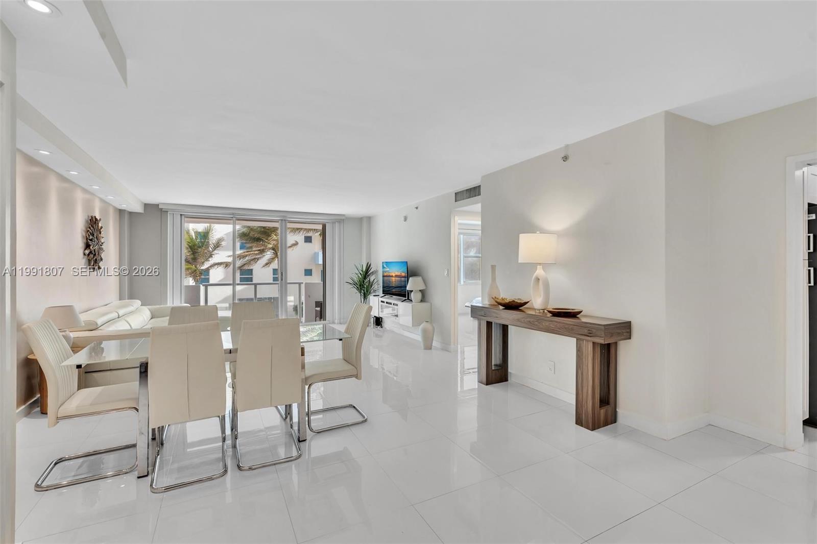 image Carlisle on the Ocean1