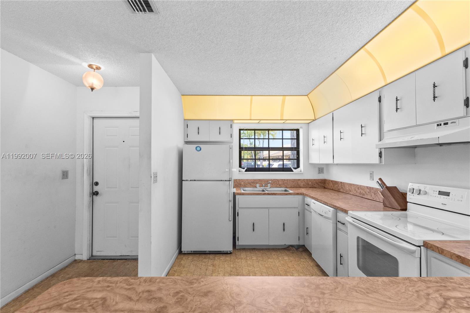 723 Banks Rd Margate, FL 33063