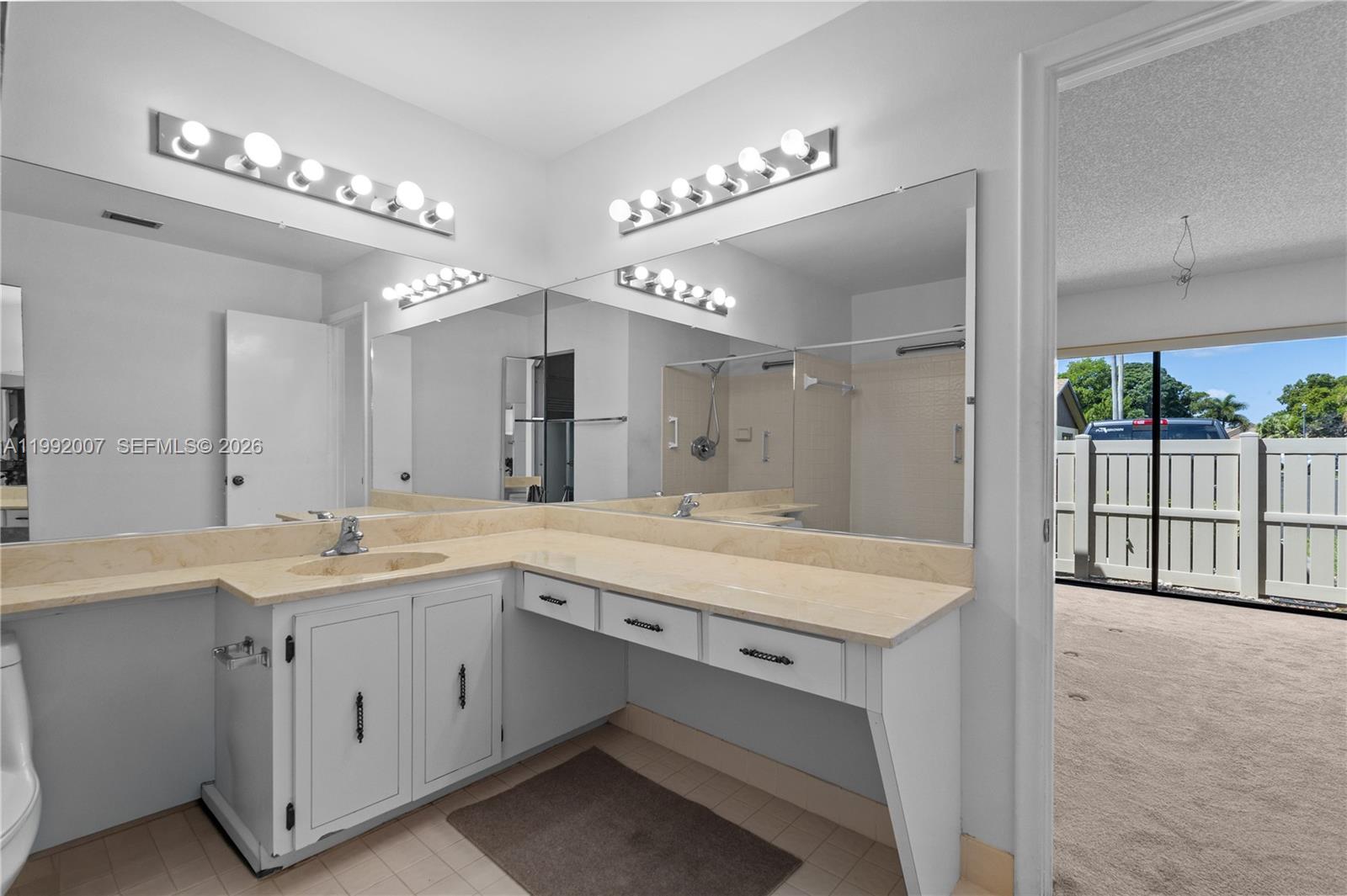 723 Banks Rd Margate, FL 33063