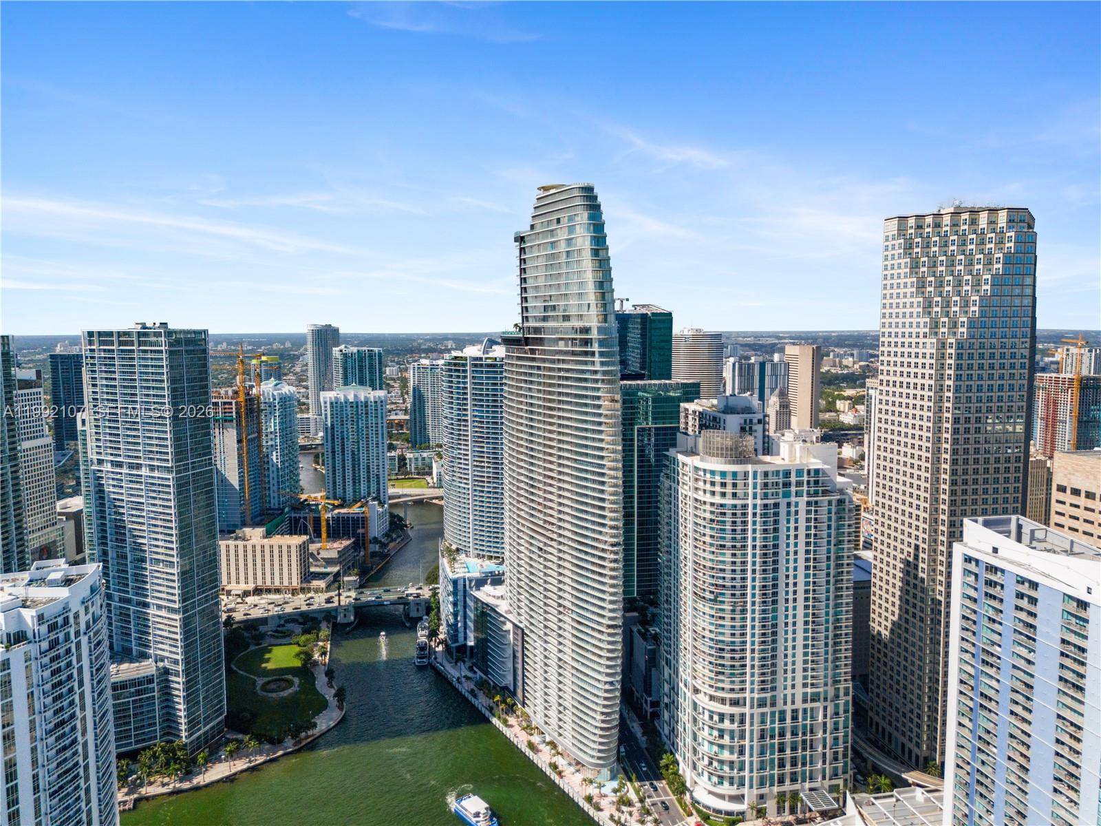 image Aston Martin Residences37