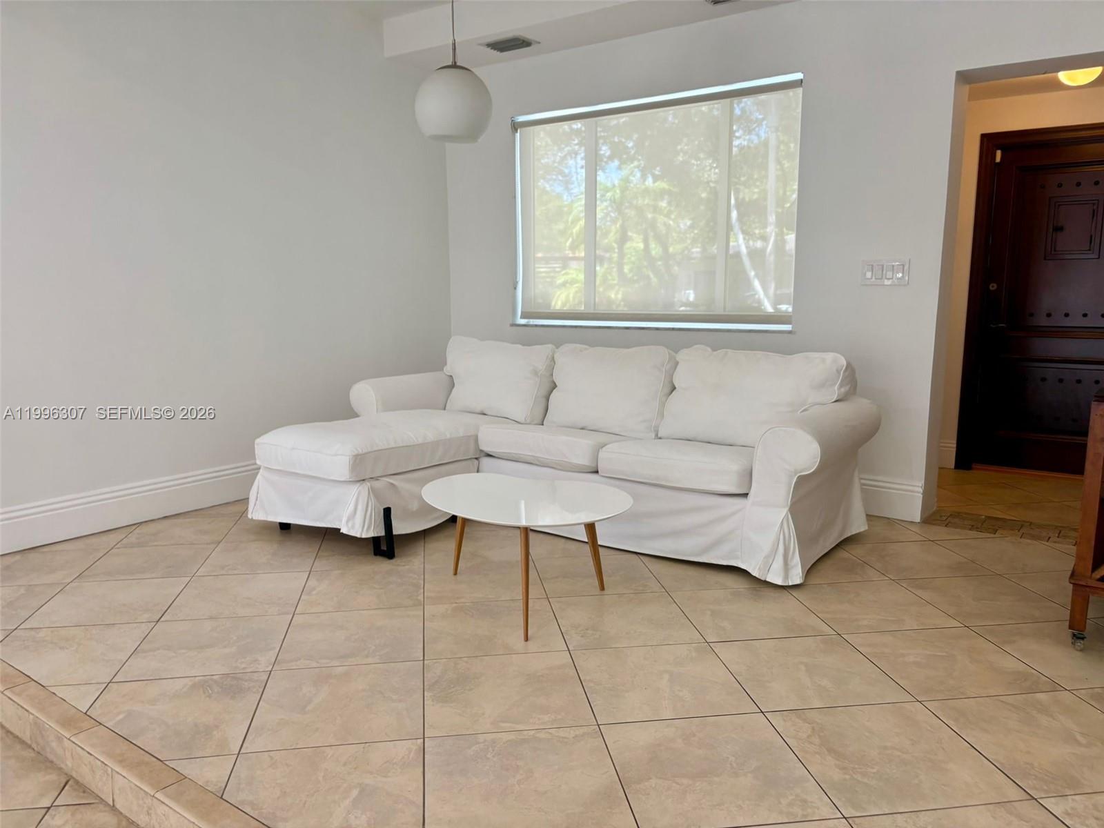 4190 Pamona Ave Miami, FL 33133