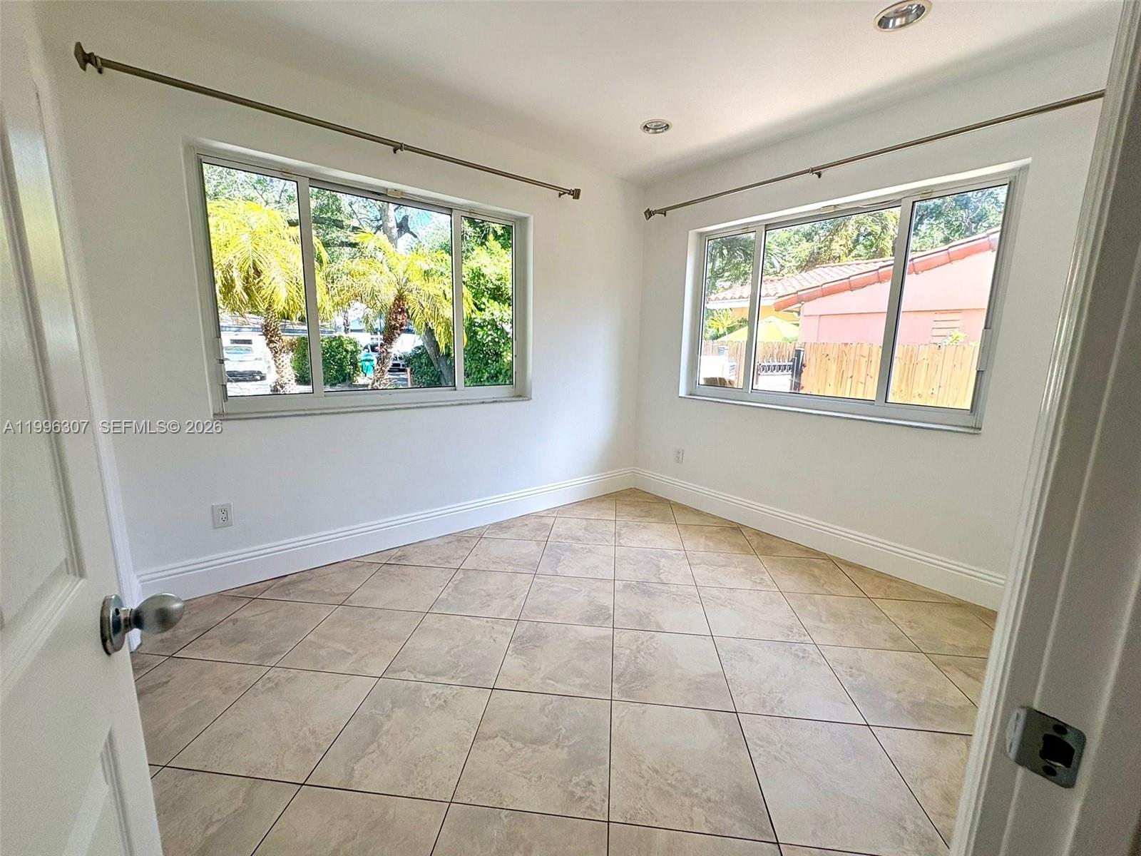 4190 Pamona Ave Miami, FL 33133