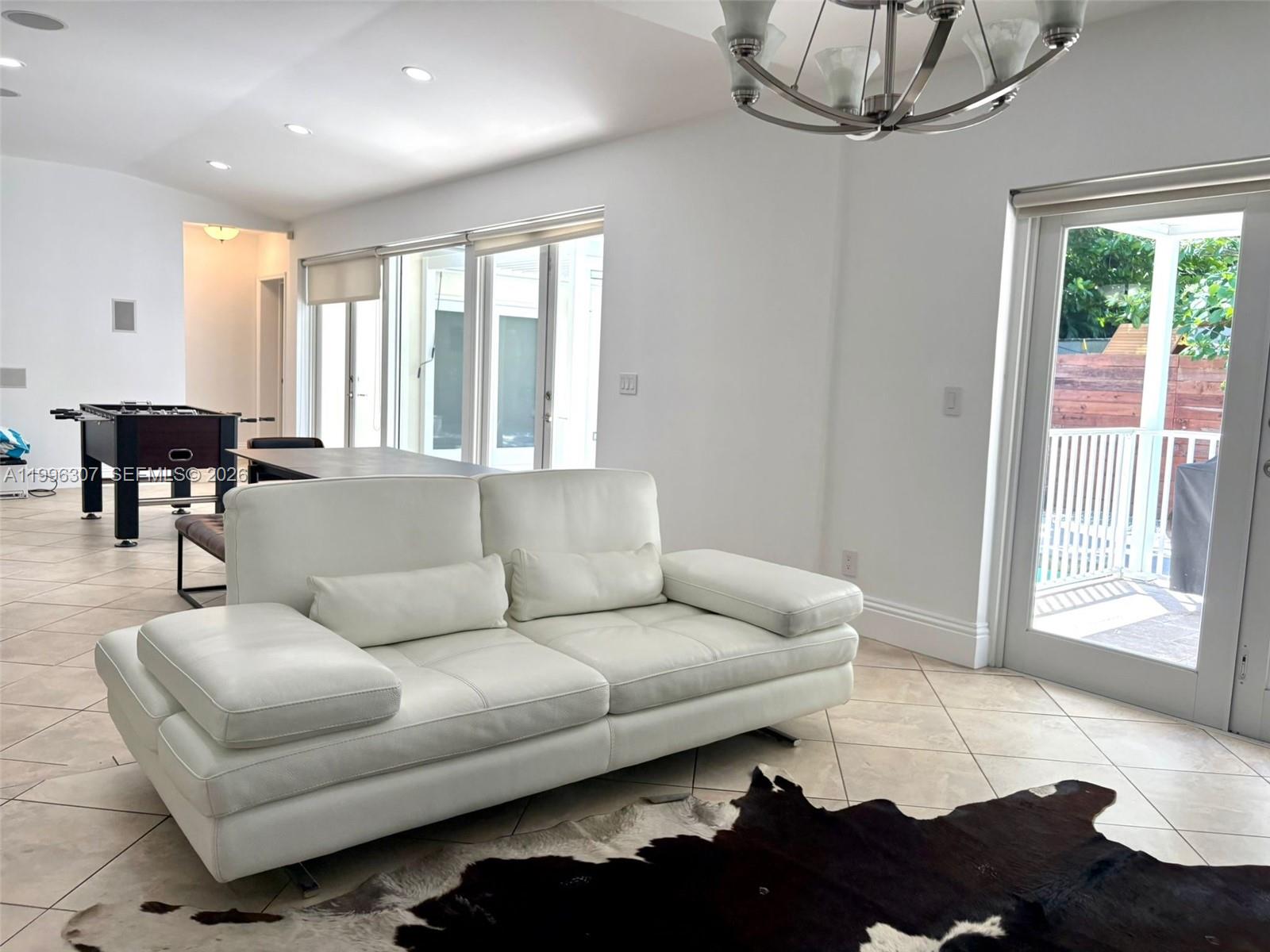 4190 Pamona Ave Miami, FL 33133