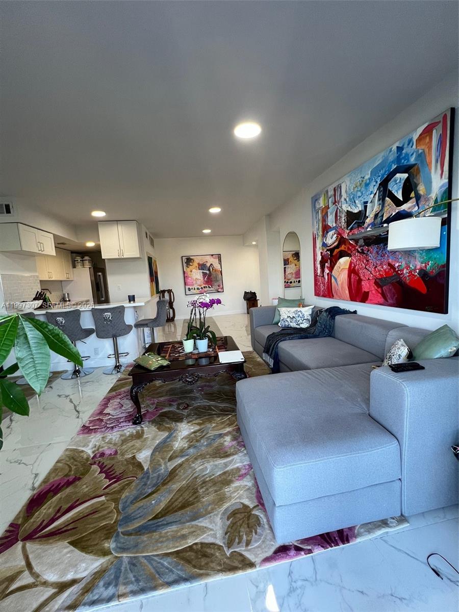 880 NE 69th St #11M Miami, FL 33138