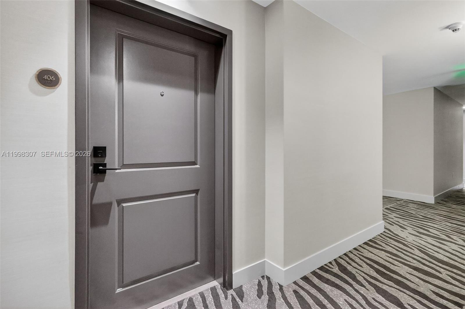 7910 Harbor Is Dr #406