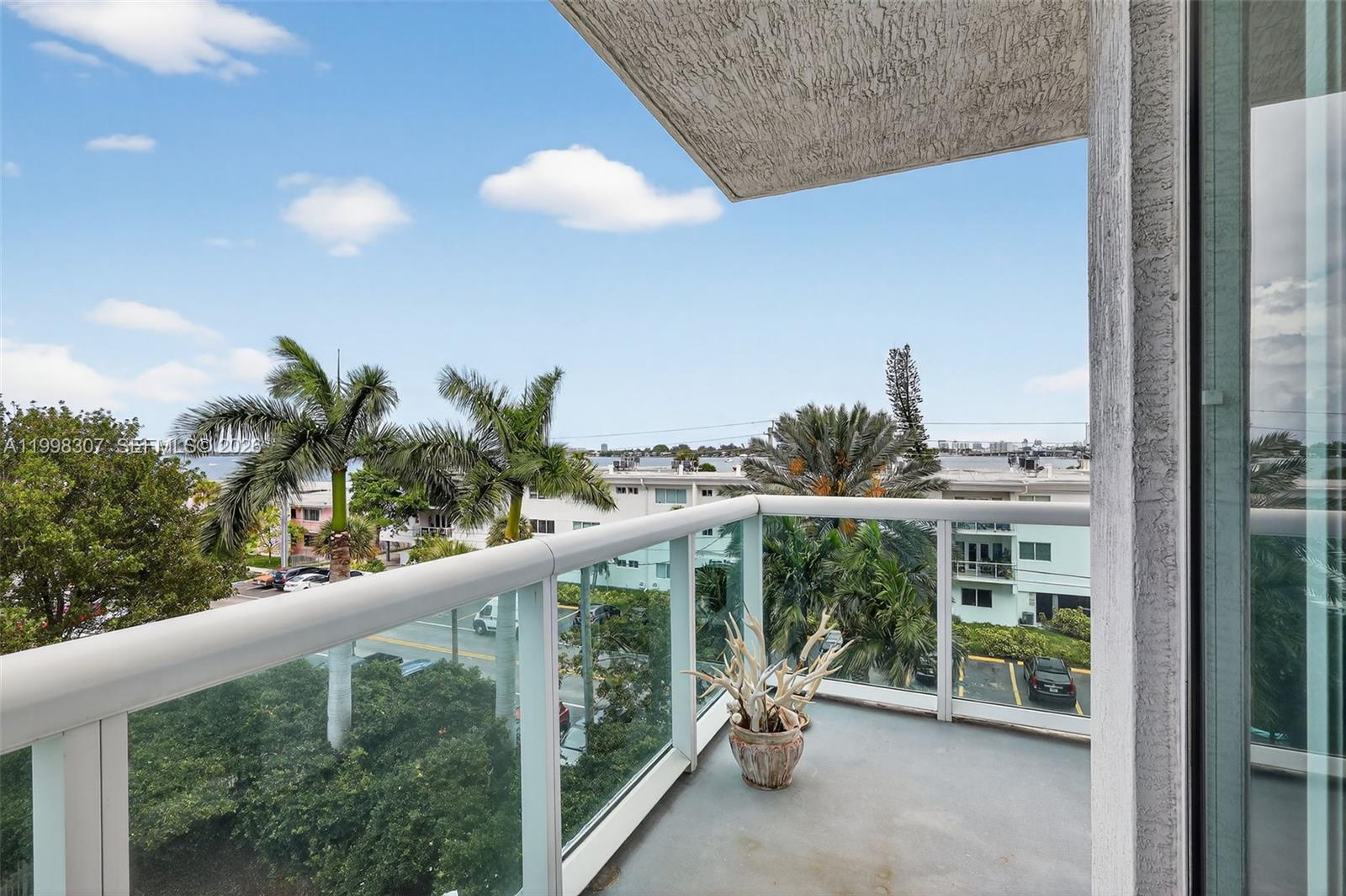 7910 Harbor Is Dr #406 North Bay Village, FL 33141