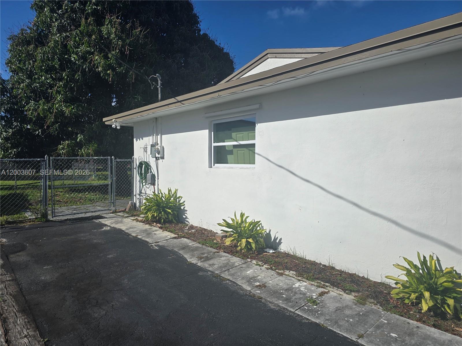 3531 NW 26th St Lauderdale Lakes, FL 33311