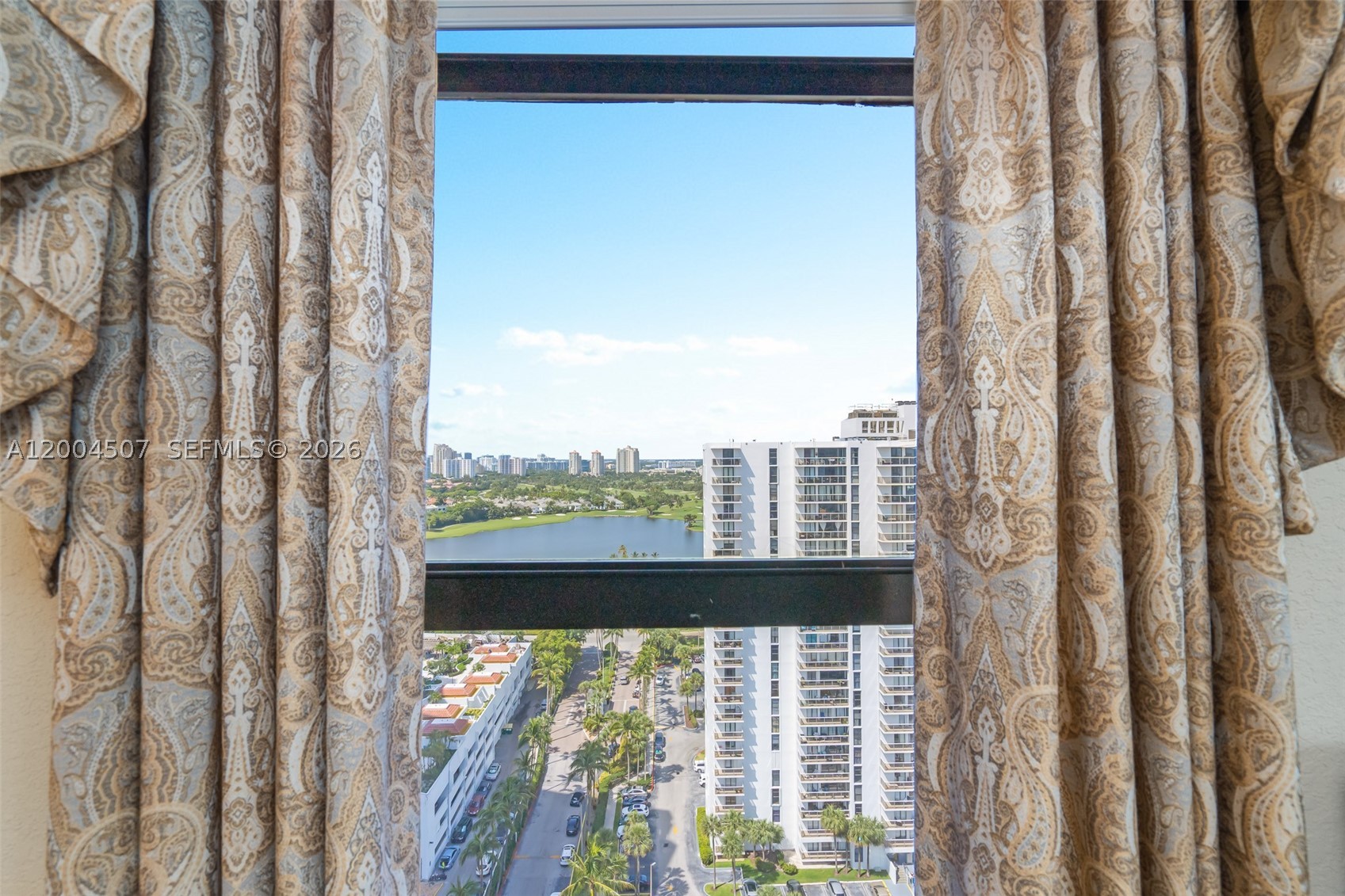20505 E Country Clb Dr #PH-38 Aventura, FL 33180