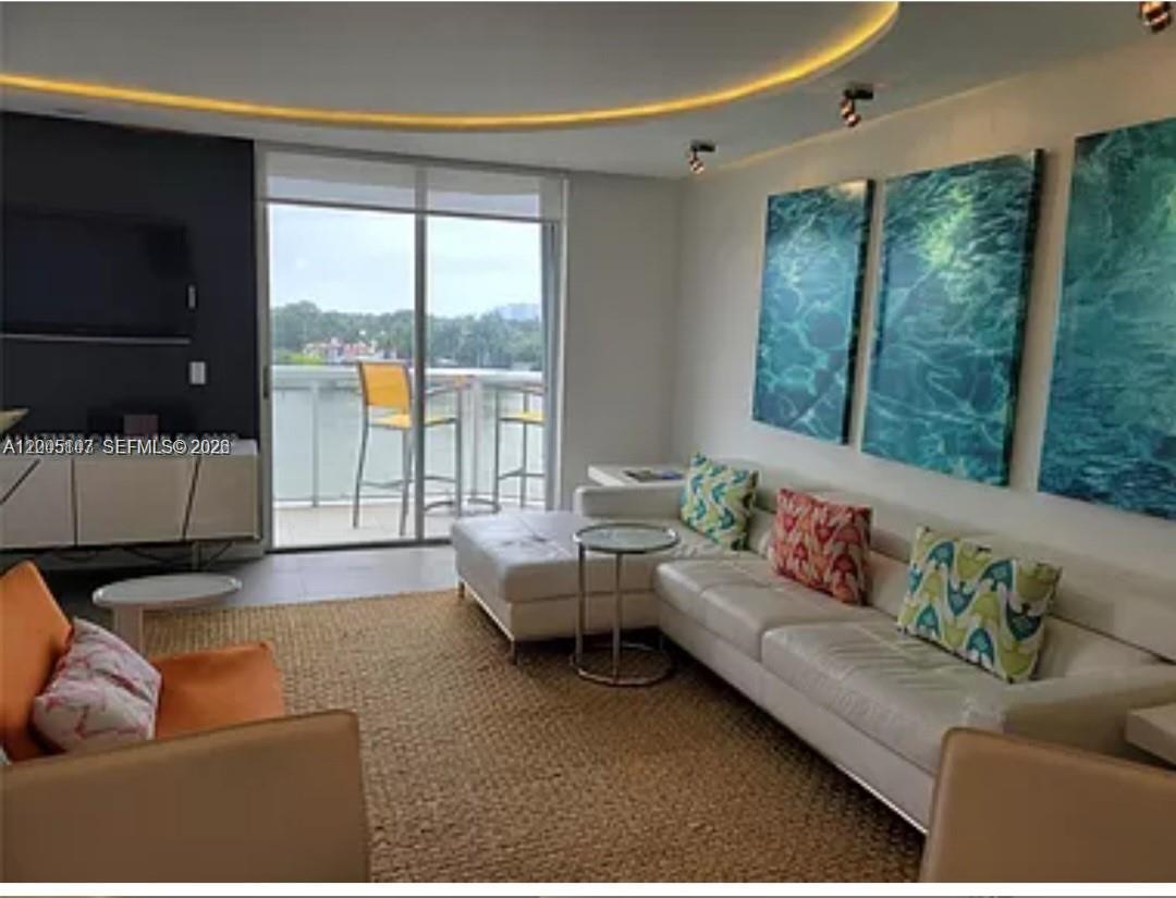 5880 Collins Ave #604