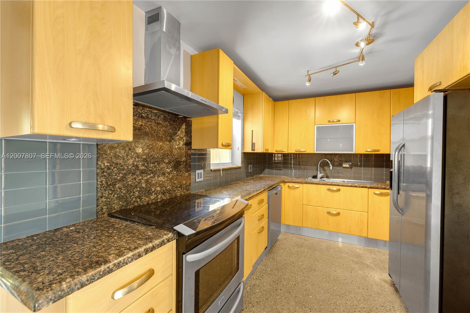 4051 NE 17th Ter Pompano Beach, FL 33064