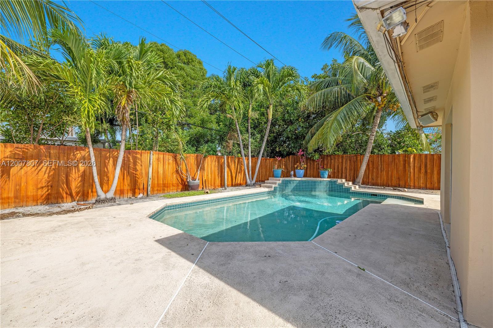 4051 NE 17th Ter Pompano Beach, FL 33064