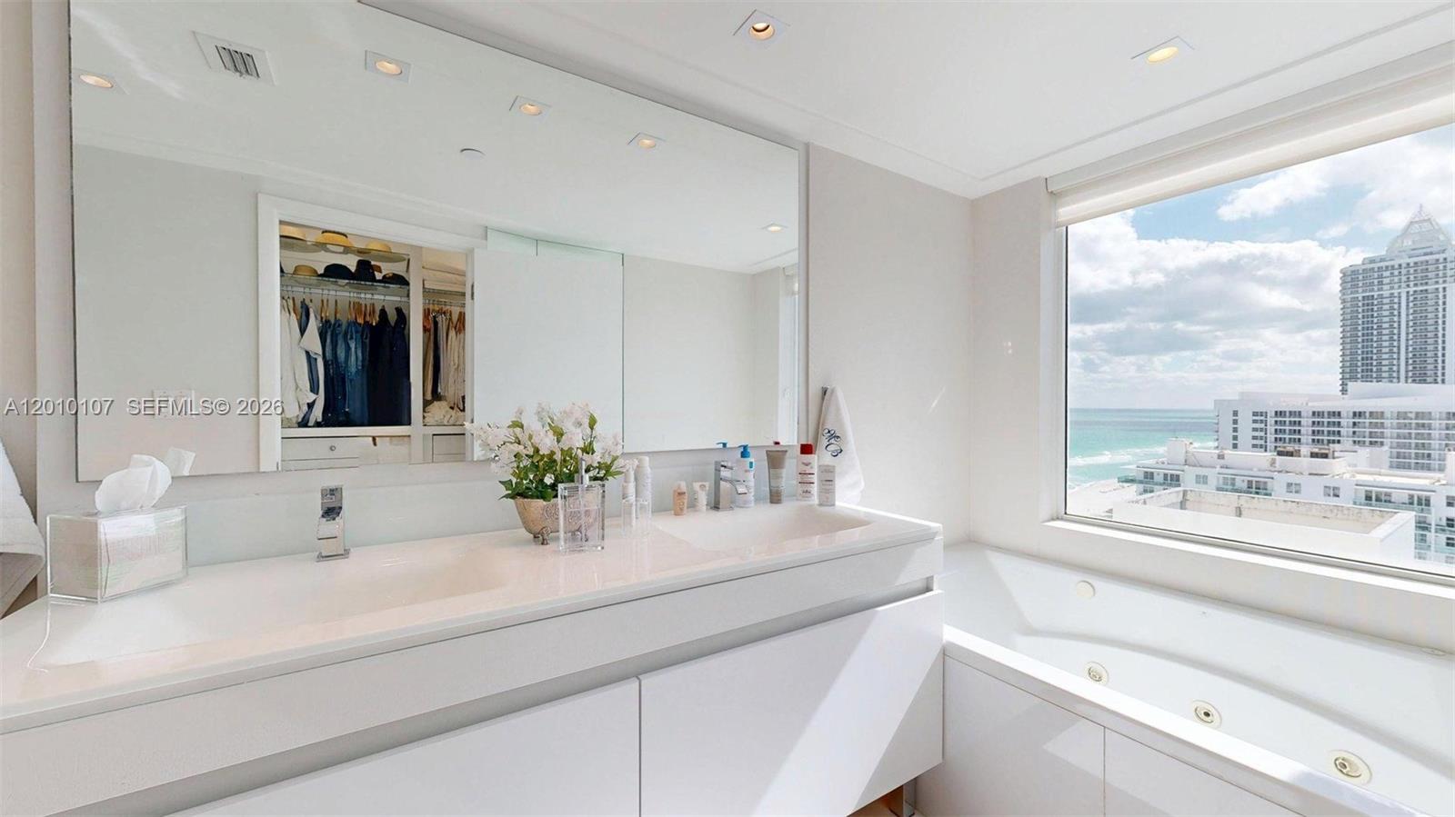5025 Collins Ave #2206 Miami Beach, FL 33140