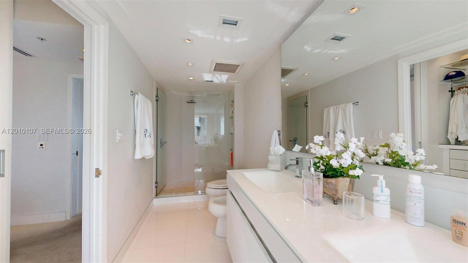 5025 Collins Ave #2206 Miami Beach, FL 33140